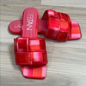 Delta Women's Vibrant Red Pink Orange Slide Sandals Sz 9.5 Spring Summer Vacay